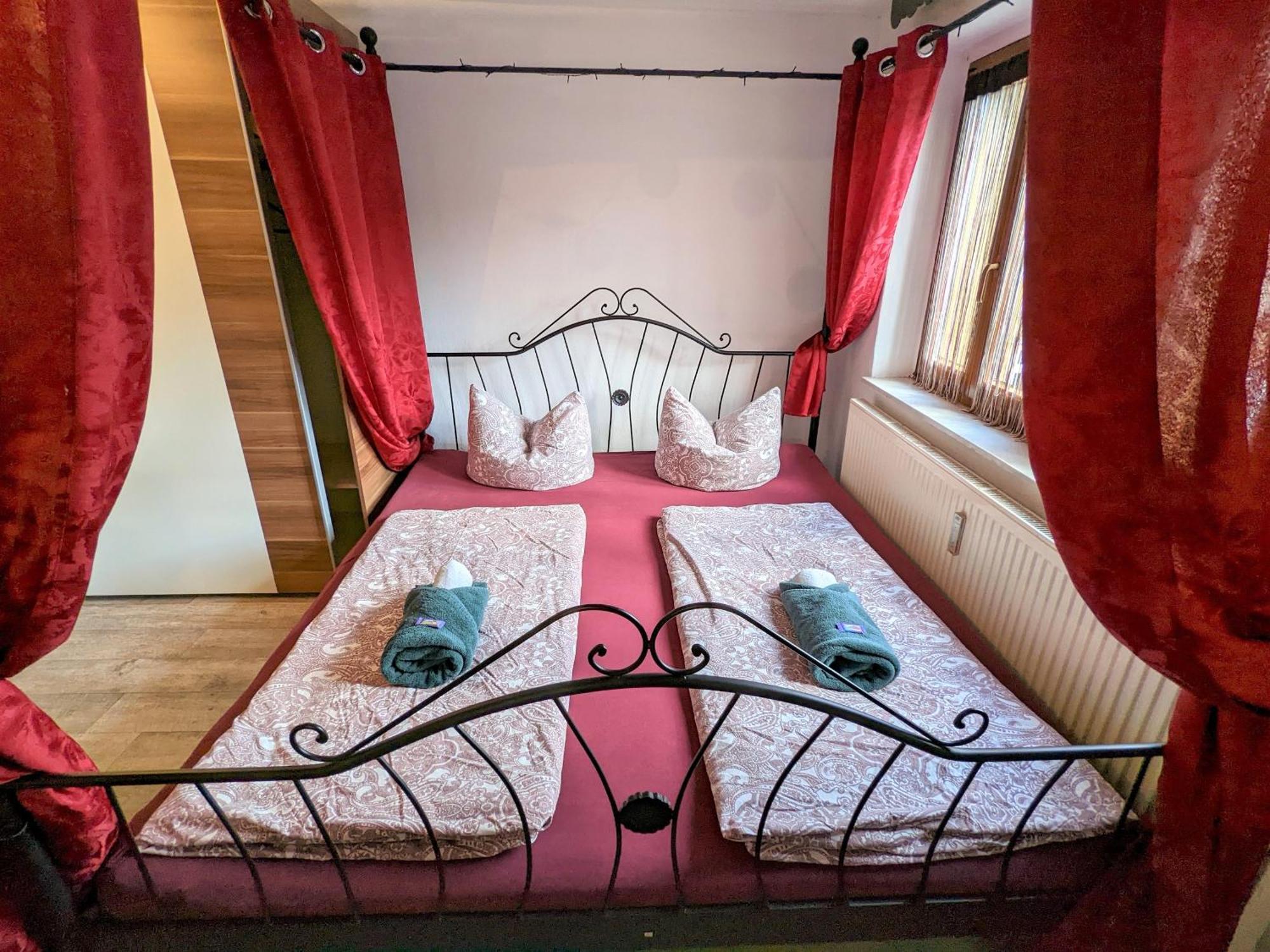 Ut - Urlaubsmagie - Urlaubstraum Mit Whirlpool, Pool & Sauna Зебниц Екстериор снимка